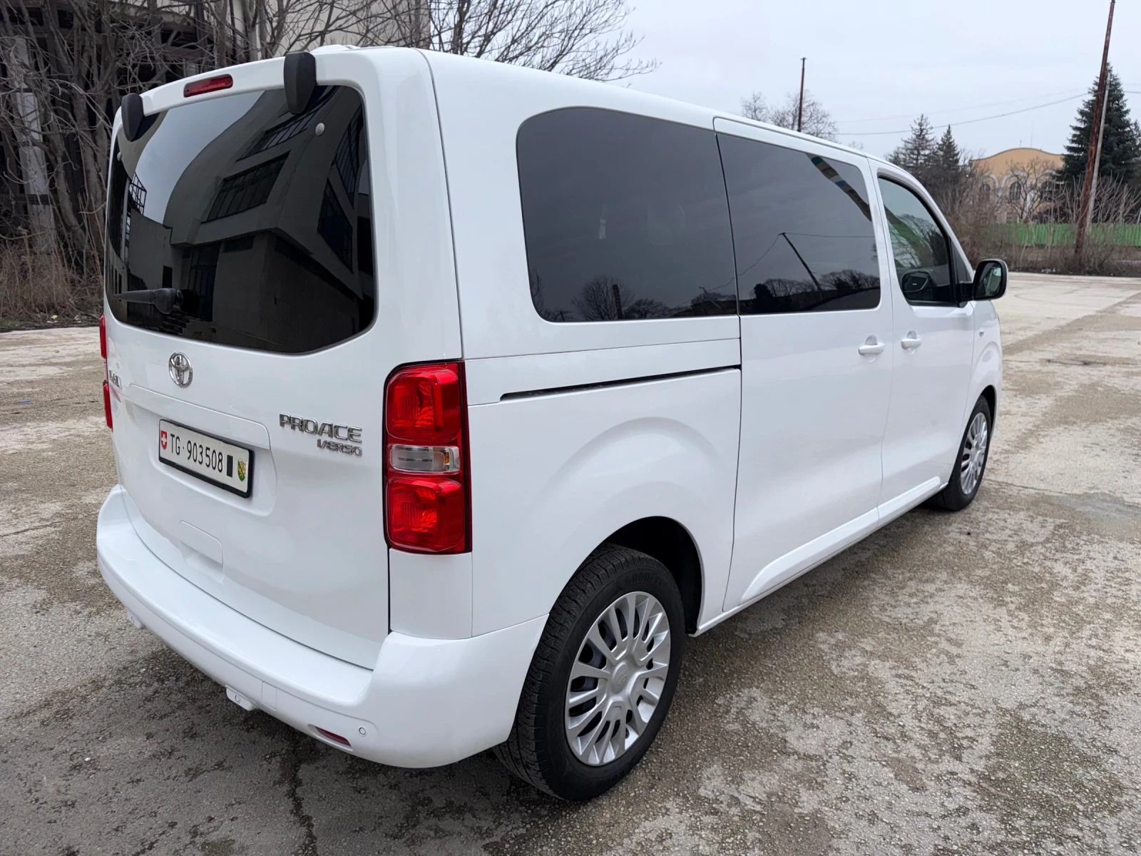 Toyota Proace 2.0 HDi 7+ 1 - изображение 4