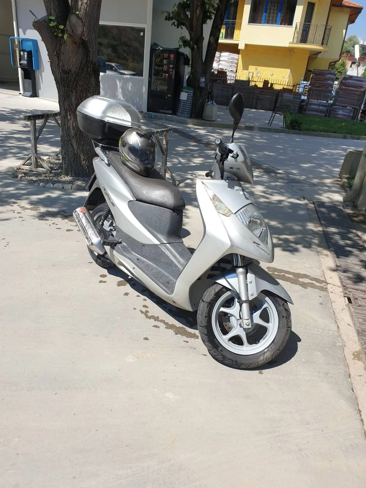 Honda Dylan Скутер | Auto.bg — изображение 1