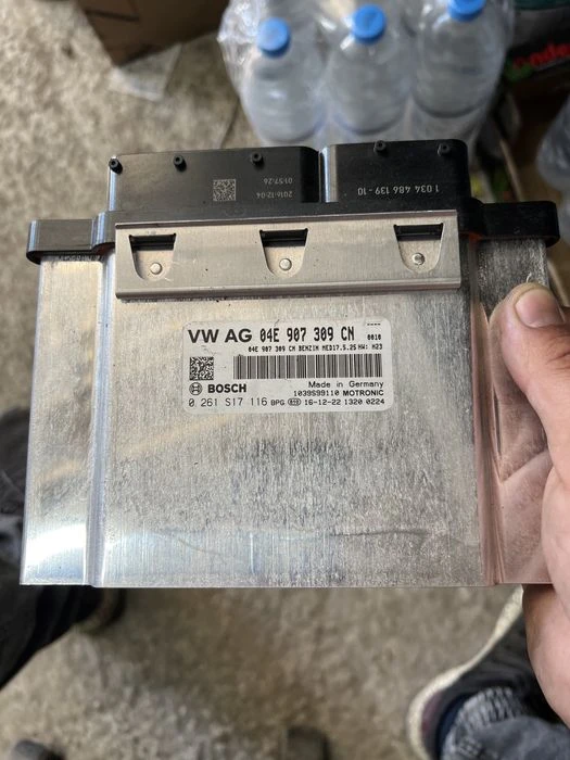 Компютър двигател ECU AUDI Q3 8UB