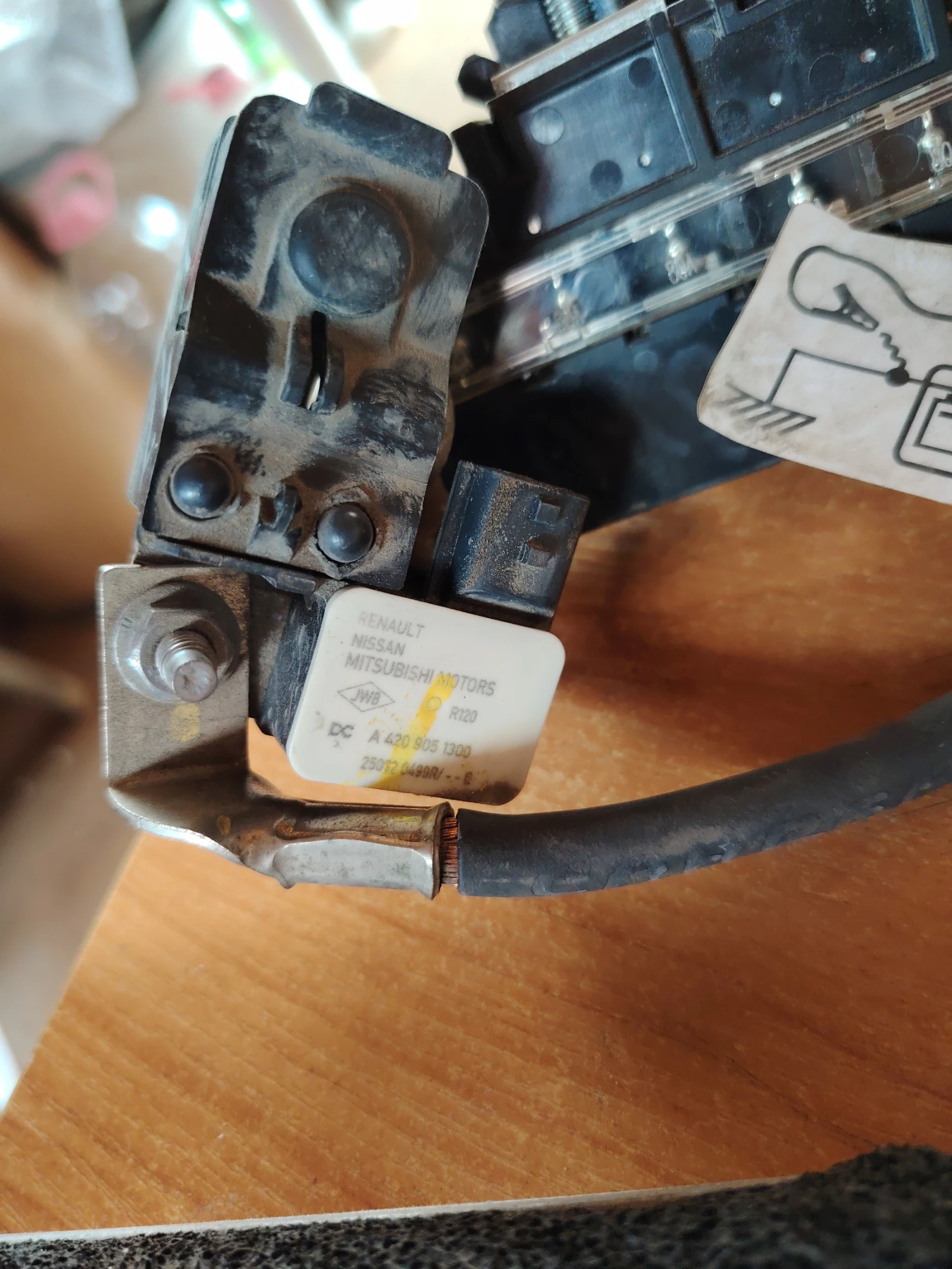 А4209051300 клема за Сандеро