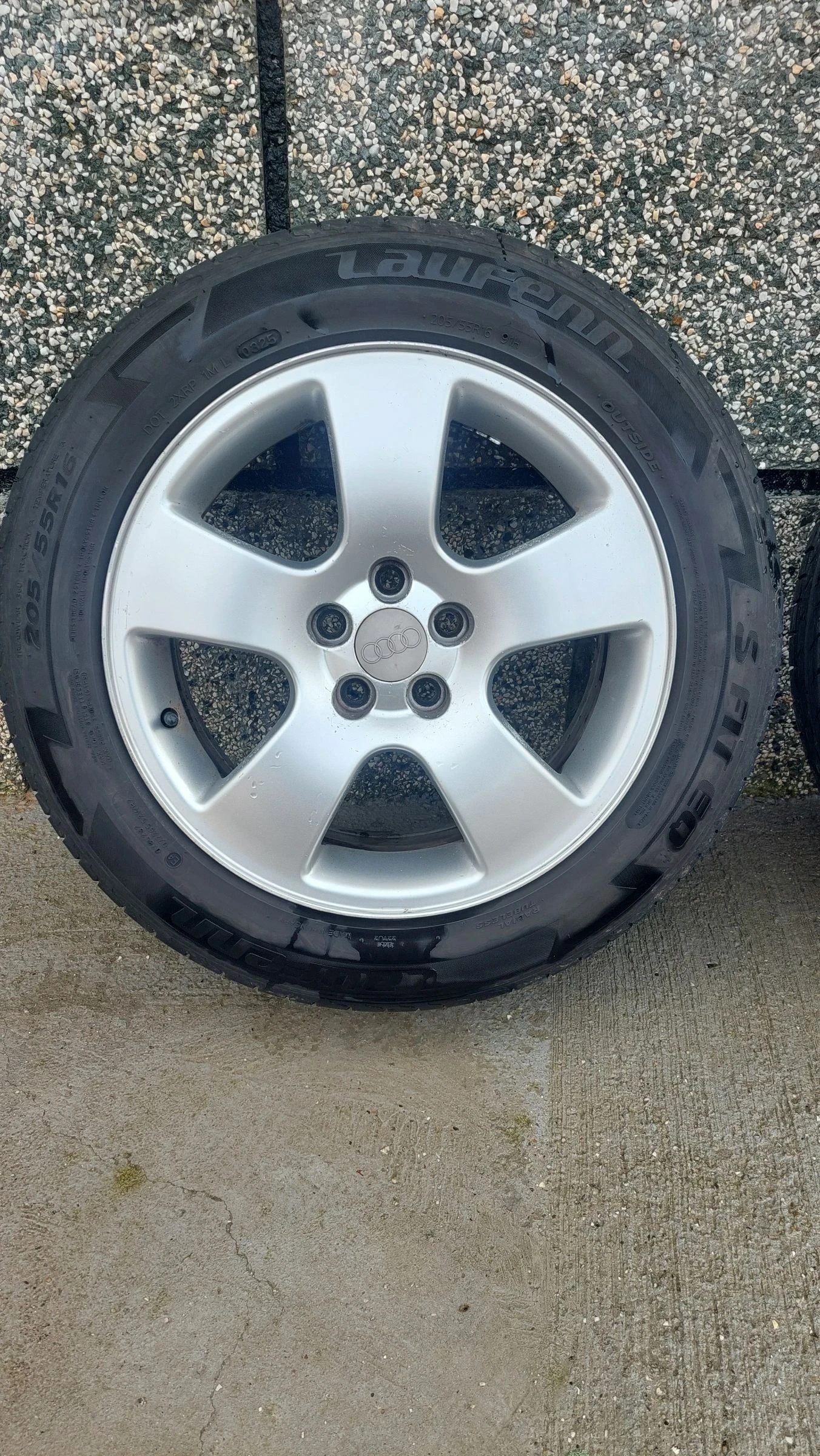 ���� � ������ 205/55R16 �� ����� | Mobile.bg � ����������� 1