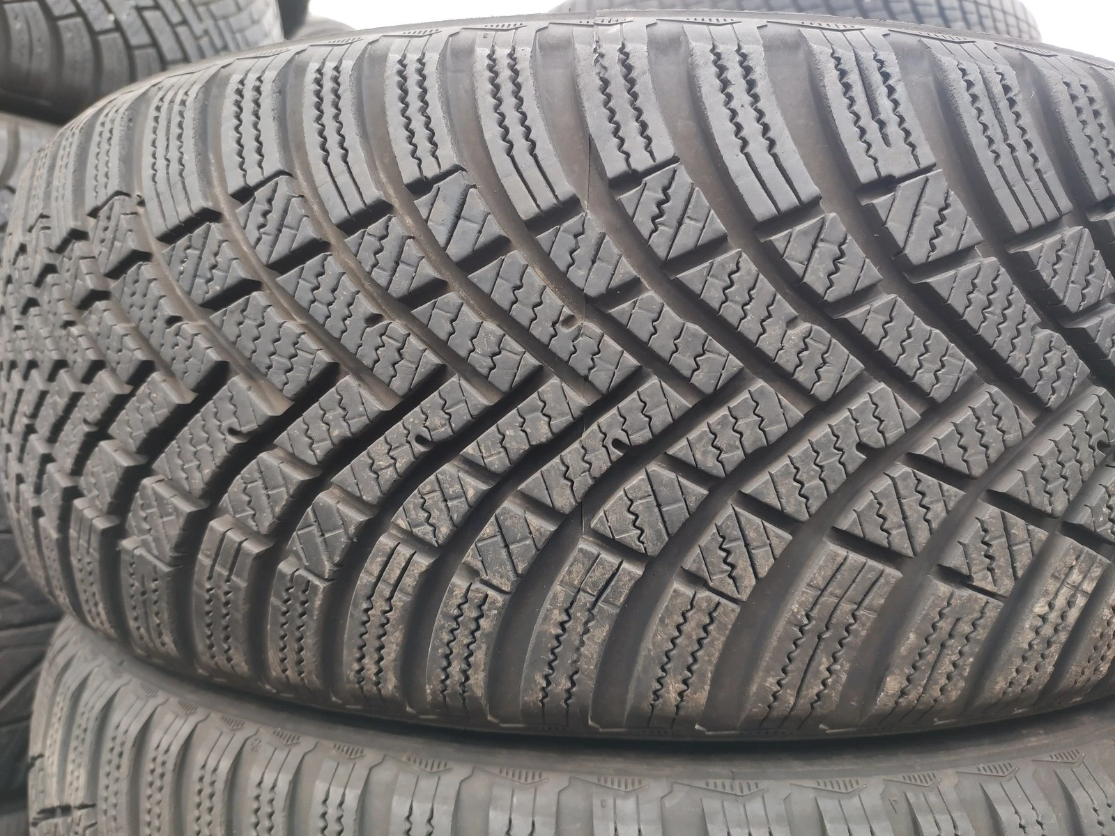 Гуми Зимни 205/50R17