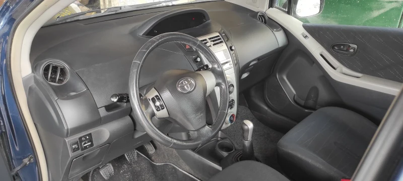 Toyota Yaris 1.3 vvti, снимка 8 - Автомобили и джипове - 47195572