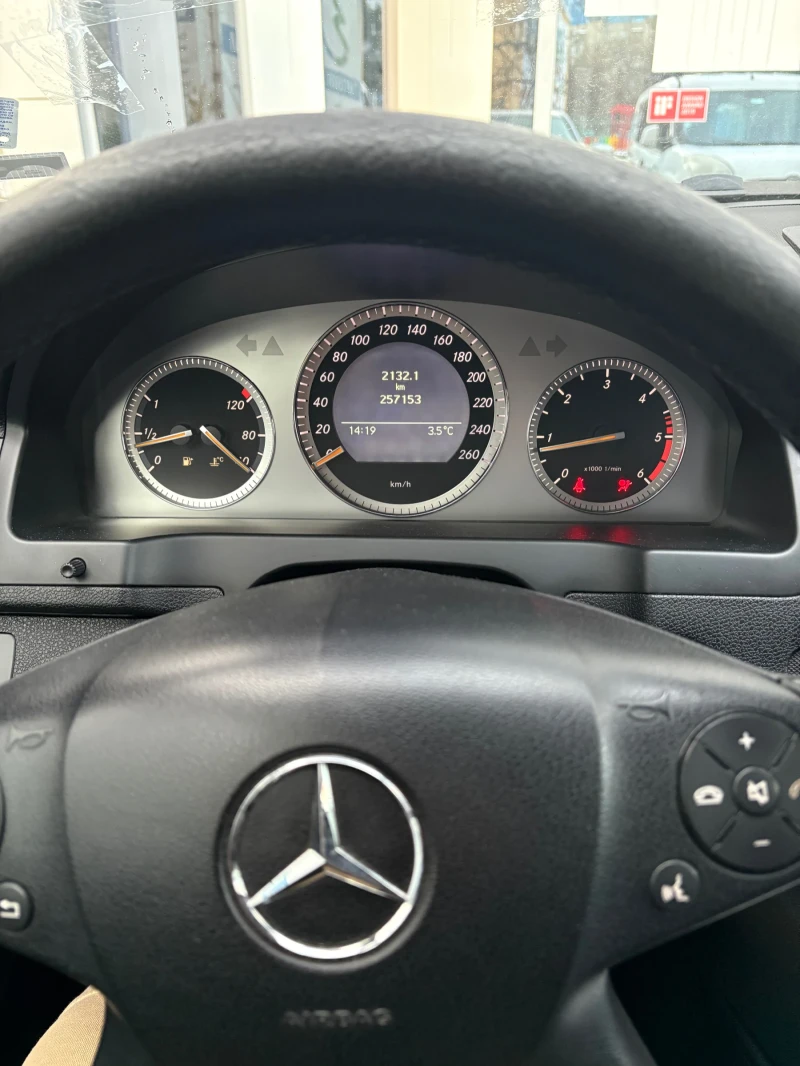 Mercedes-Benz C 320, снимка 5 - Автомобили и джипове - 48549367