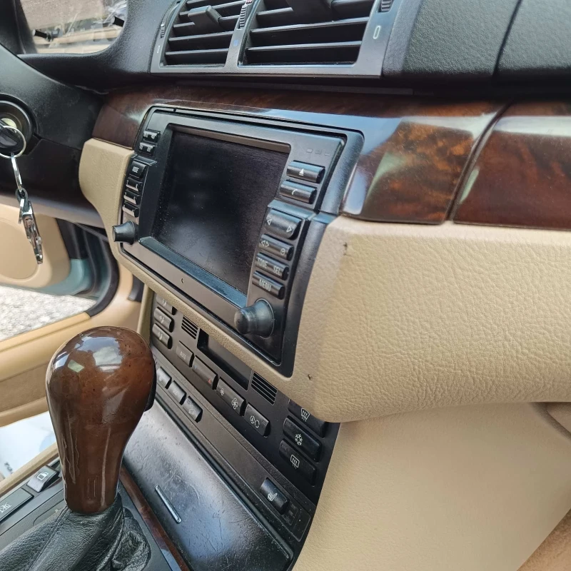 BMW 330, снимка 10 - Автомобили и джипове - 51493808