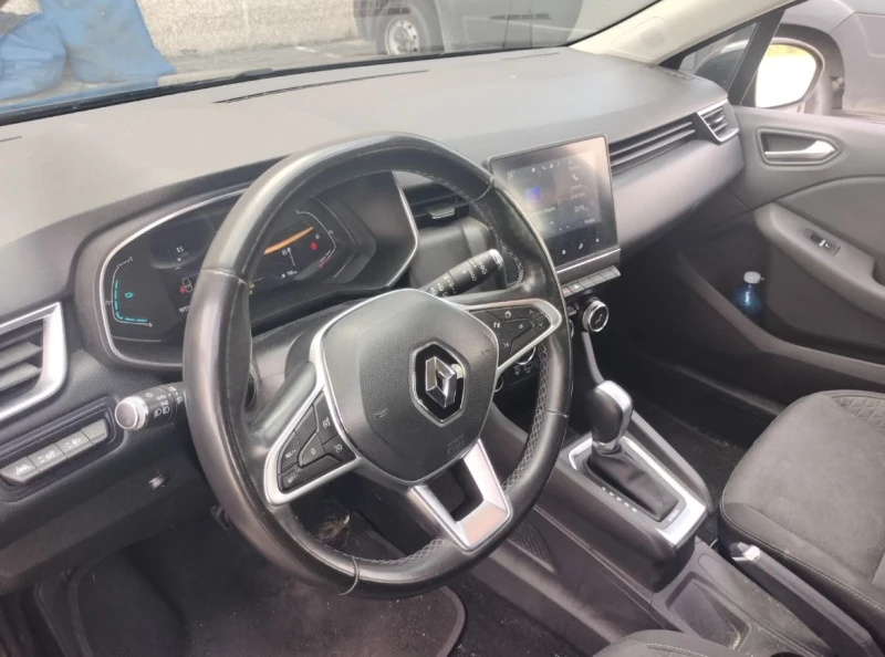 Renault Clio 1.6 бензин хибрид, снимка 6 - Автомобили и джипове - 52270008