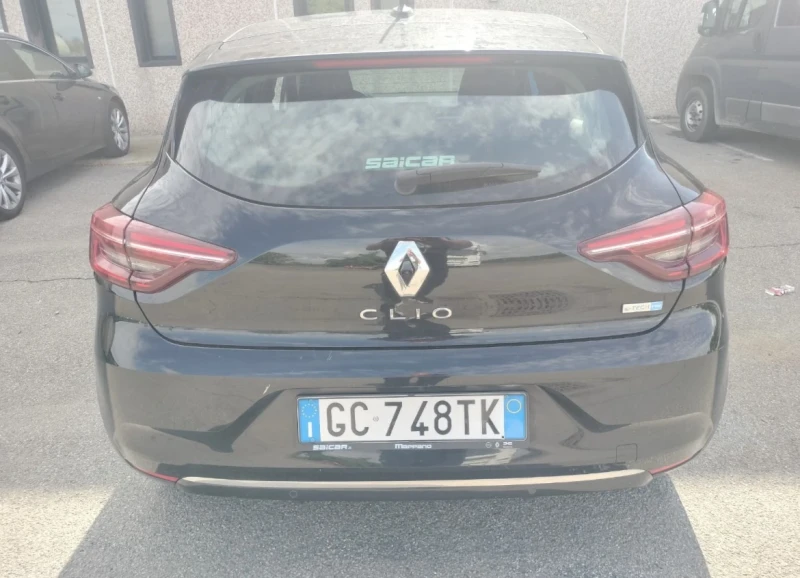 Renault Clio 1.6 бензин хибрид, снимка 5 - Автомобили и джипове - 52270008