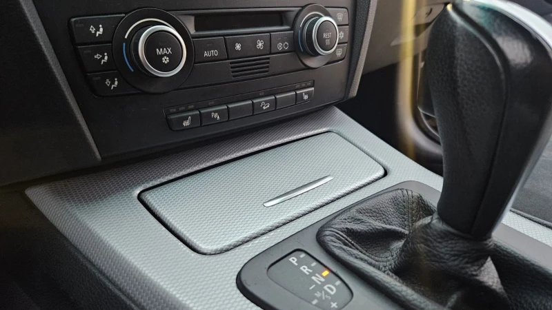 BMW 330 xDrive Facelift   M пакет, снимка 11 - Автомобили и джипове - 52312568