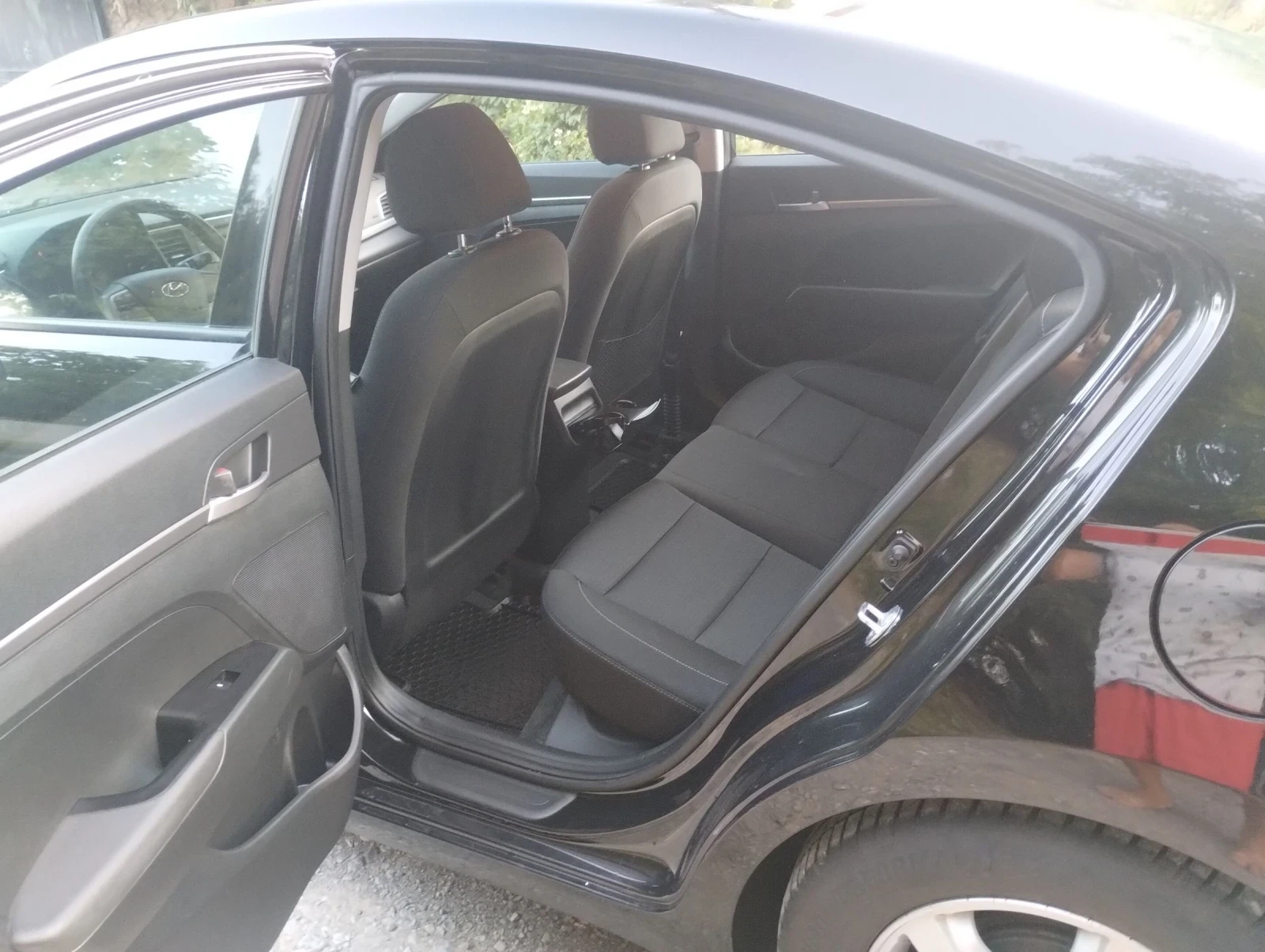 Hyundai Elantra 2.0 автомат - изображение 9