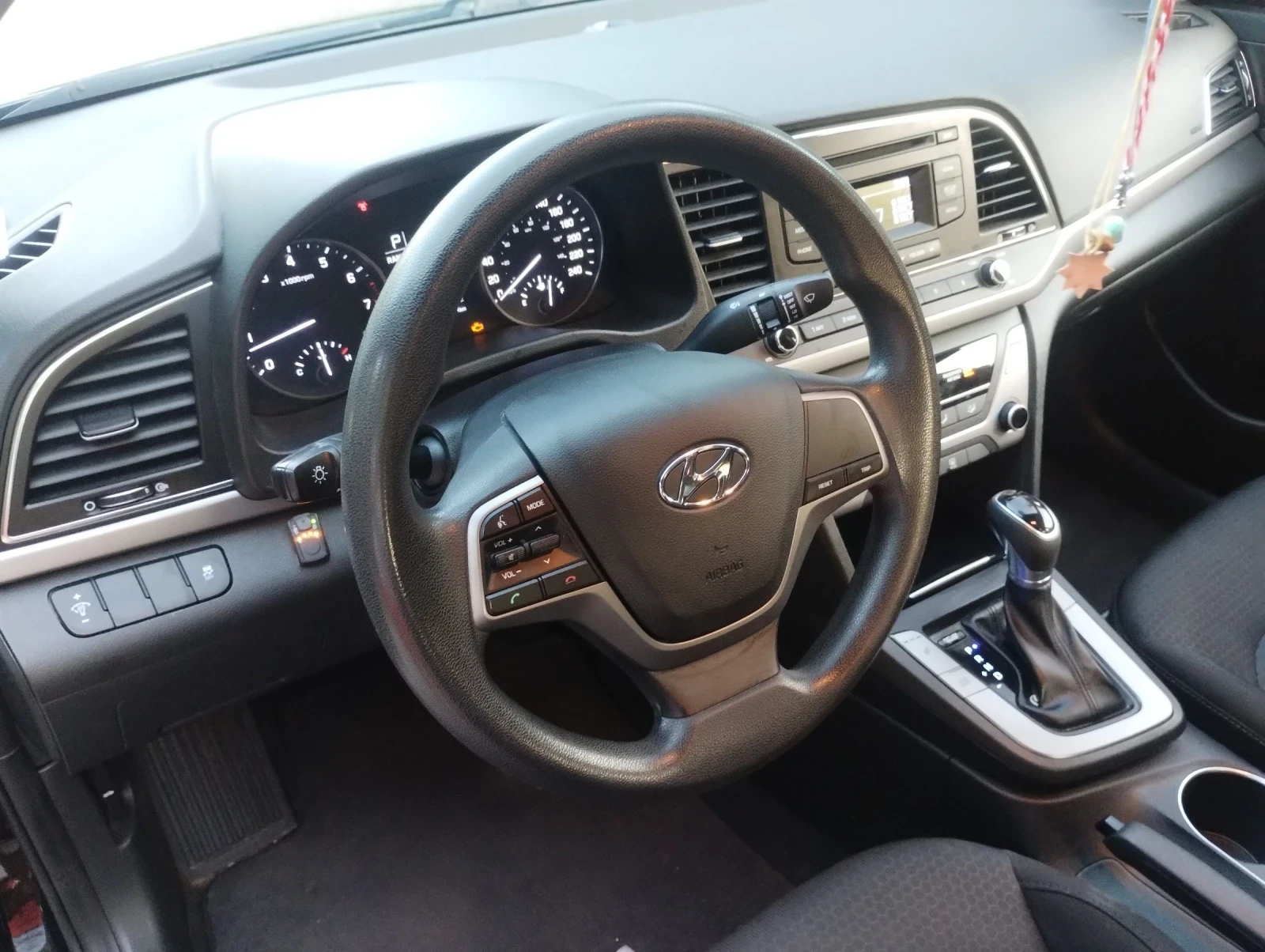 Hyundai Elantra 2.0 автомат - изображение 8