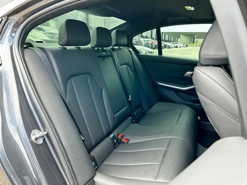 BMW 330 *  *    *   *  | Mobile.bg   15