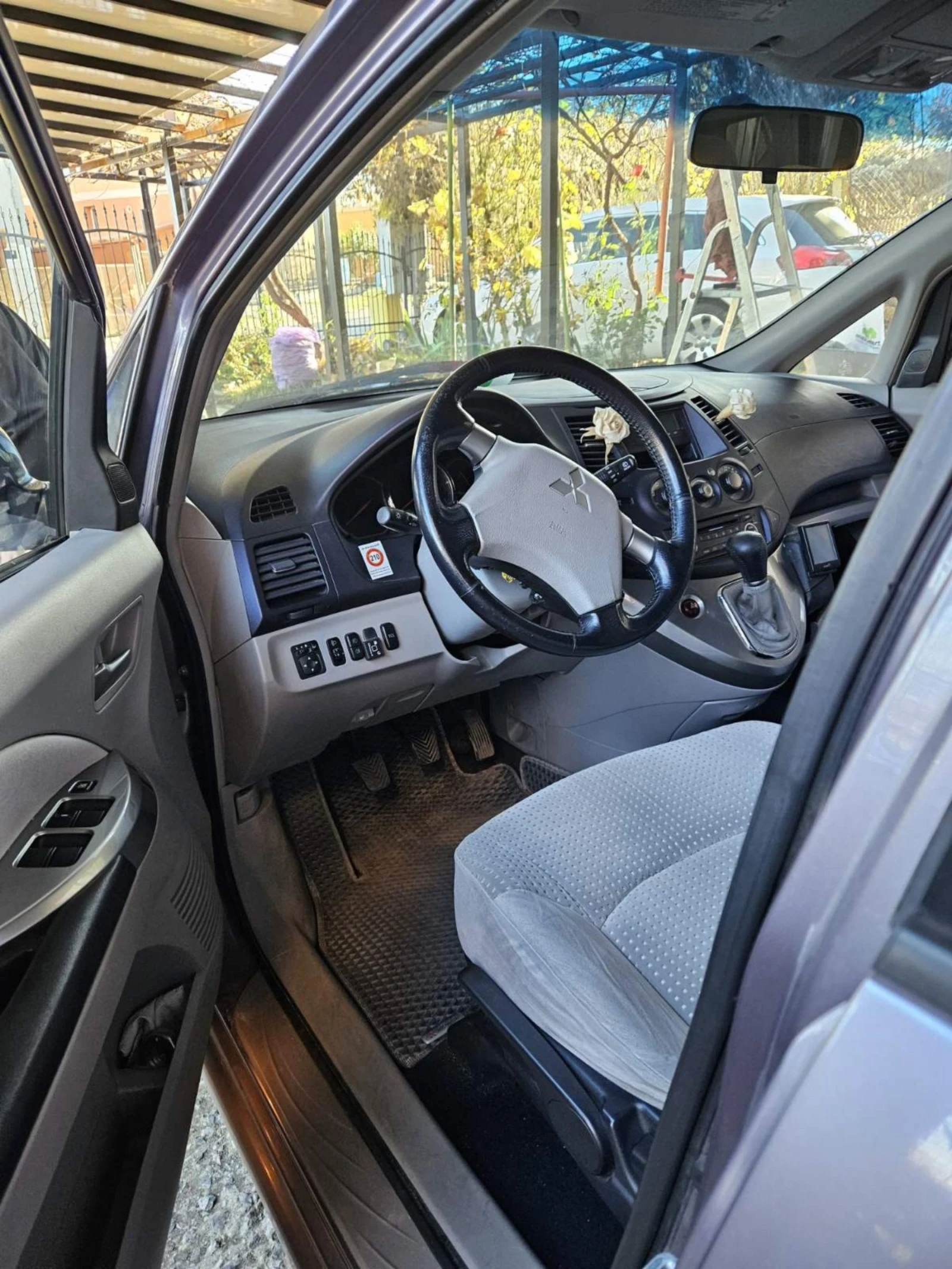 Mitsubishi Grandis Mitsubishi grandis 2.4 165 kc газ - изображение 5