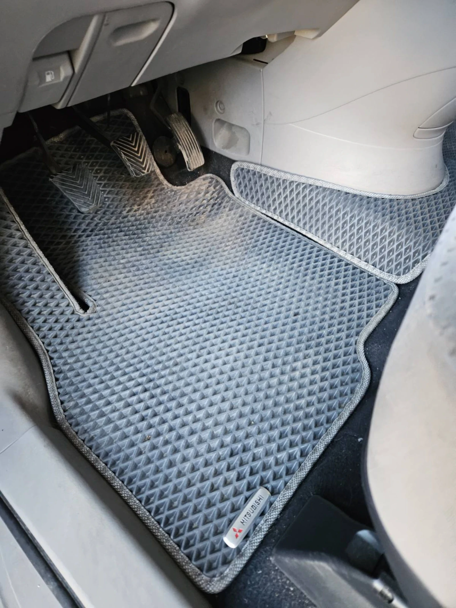 Mitsubishi Grandis Mitsubishi grandis 2.4 165 kc газ - изображение 6