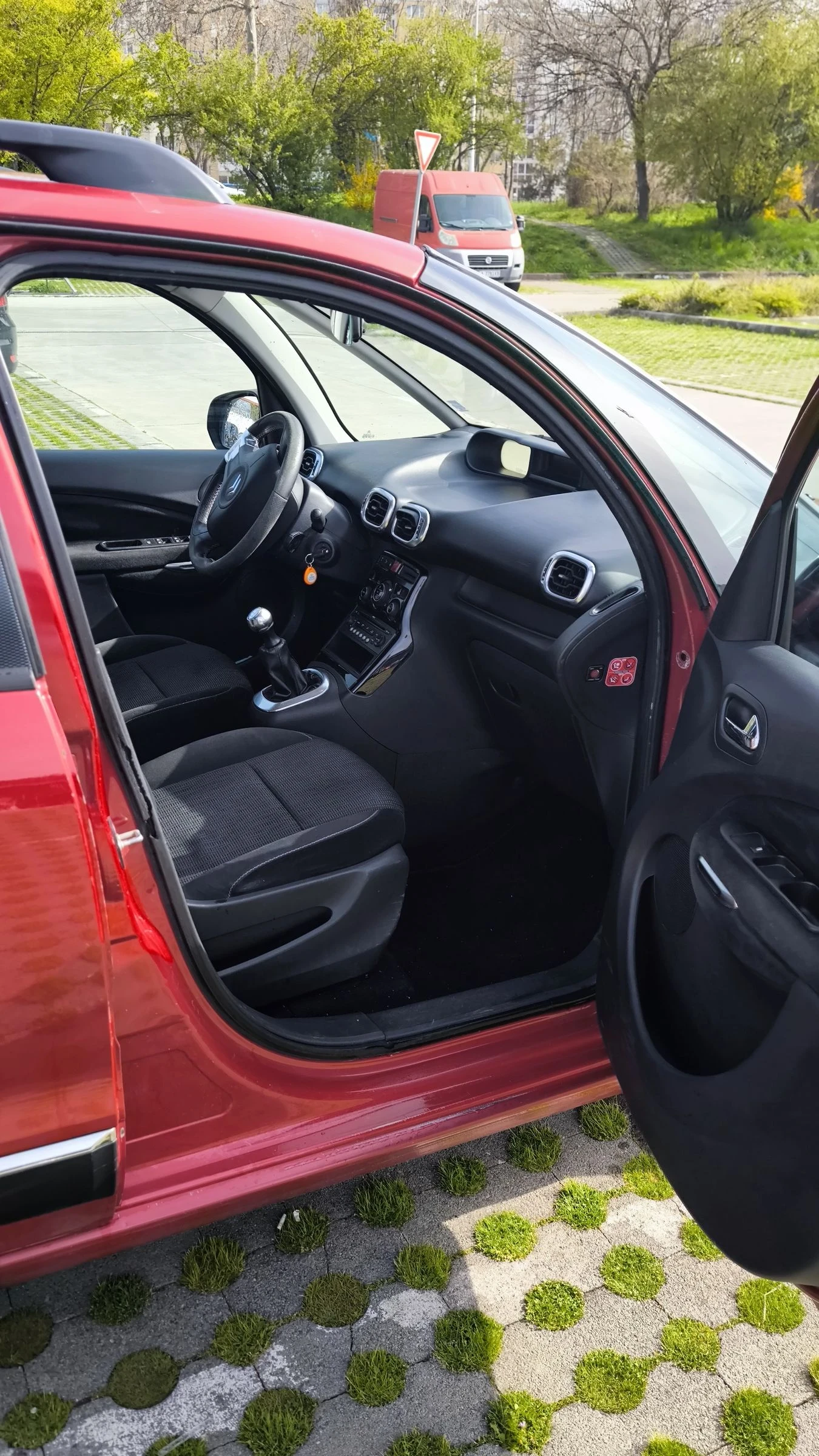 Citroen C3 Picasso, снимка 5 - Автомобили и джипове - 54195449