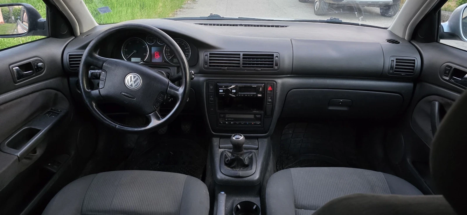 VW Passat 1.9tdi, снимка 8 - Автомобили и джипове - 54416080