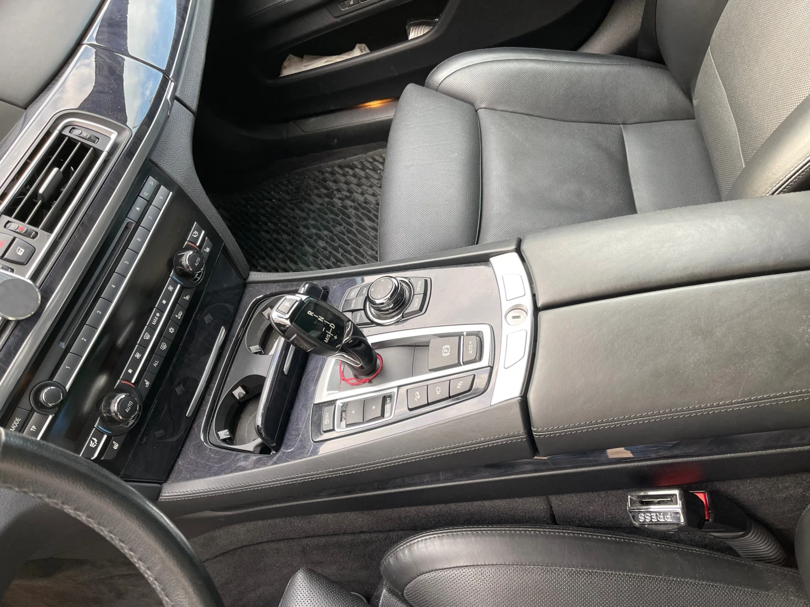 BMW 750 iL X-drive, снимка 10 - Автомобили и джипове - 54542558