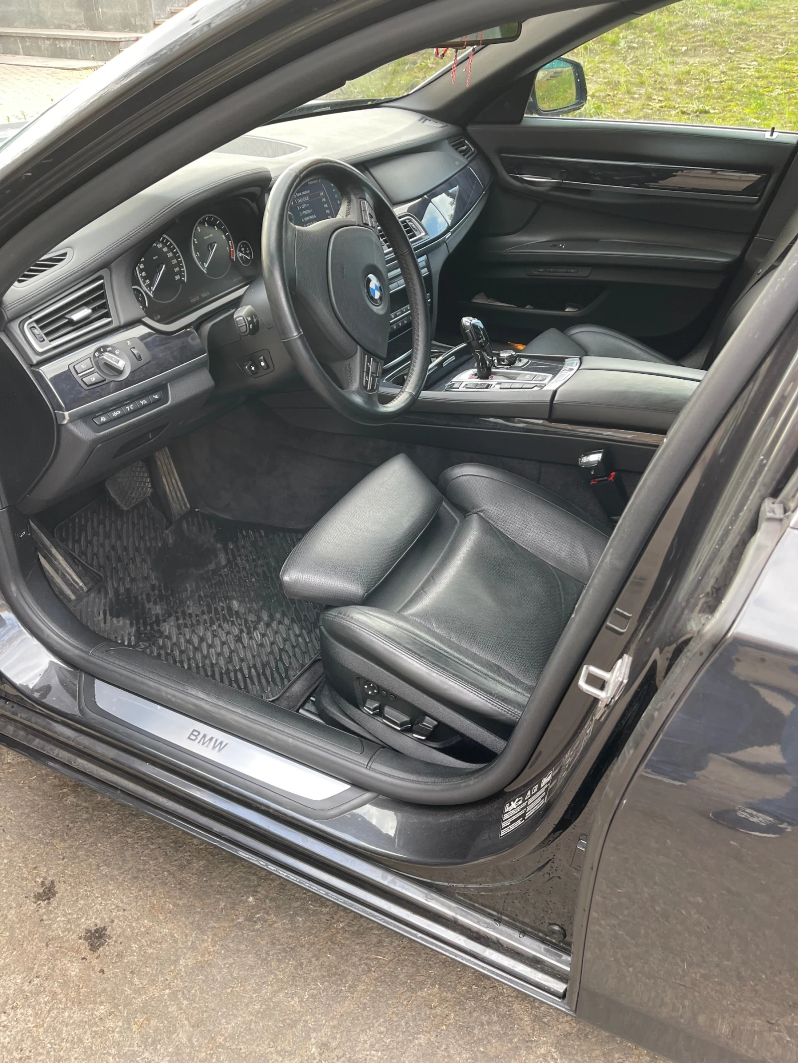 BMW 750 iL X-drive, снимка 8 - Автомобили и джипове - 54542558