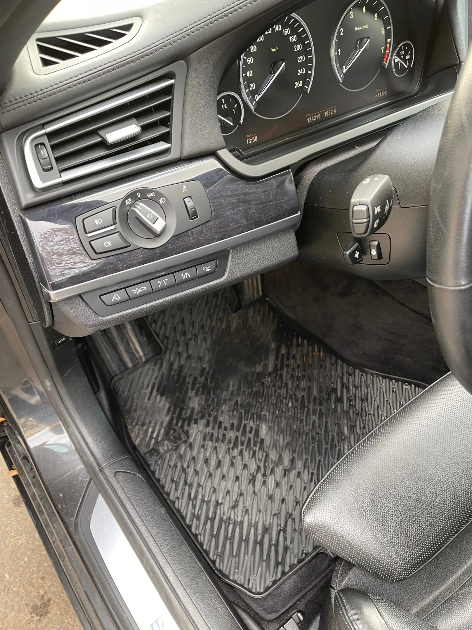 BMW 750 iL X-drive, снимка 9 - Автомобили и джипове - 54542558