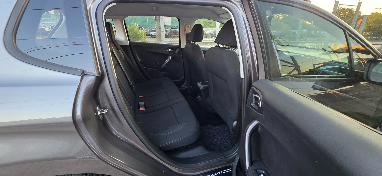 Peugeot 2008 1.2-82кс, снимка 12 - Автомобили и джипове - 55698913