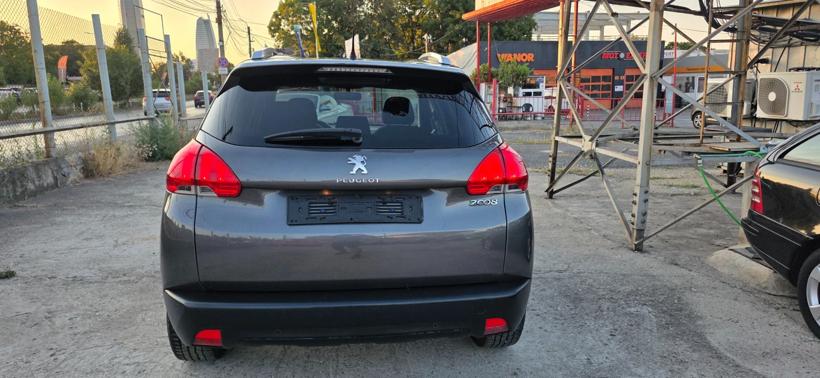 Peugeot 2008 1.2-82кс, снимка 4 - Автомобили и джипове - 55698913