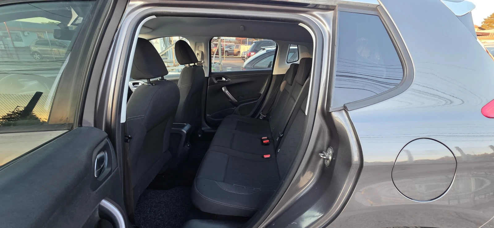 Peugeot 2008 1.2-82кс, снимка 9 - Автомобили и джипове - 55698913