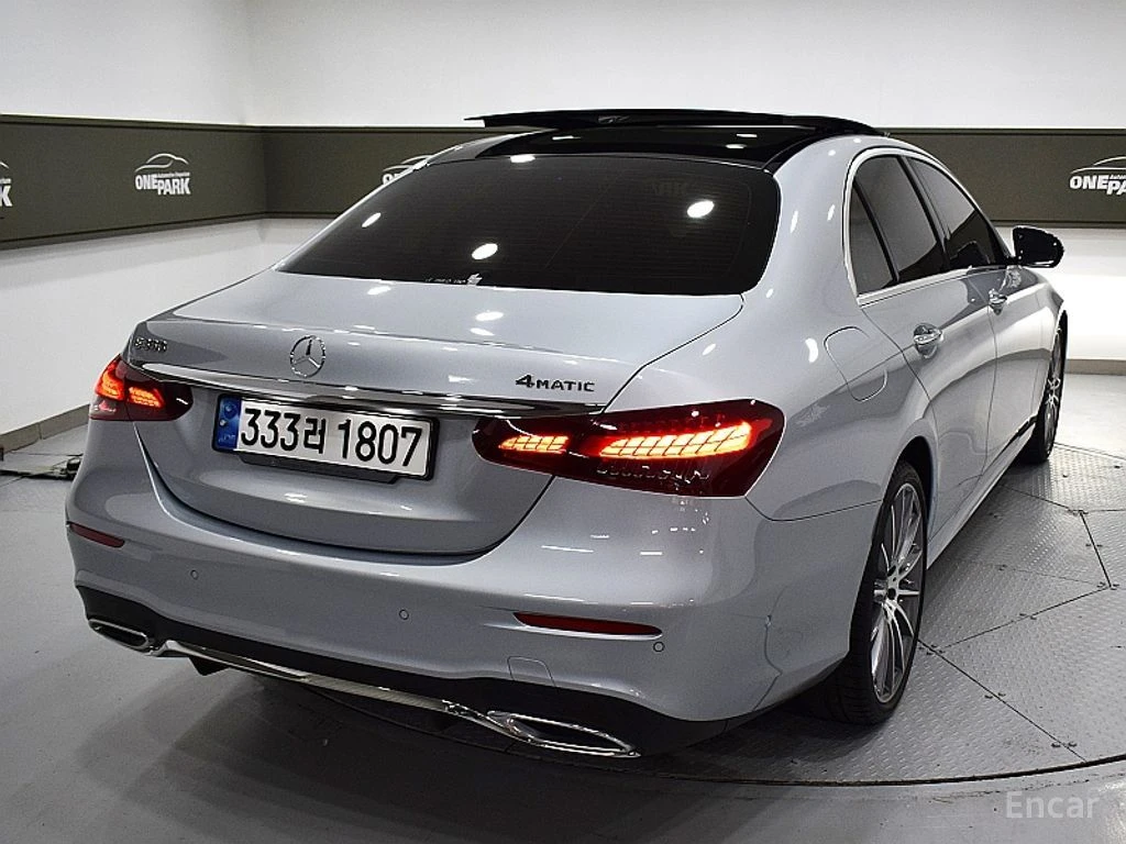 Mercedes-Benz E 350 AMG* LINE* 4MATIC* BURMESTER* ОБДУХВАНЕ* ДИСТРОНИК, снимка 2 - Автомобили и джипове - 56115431