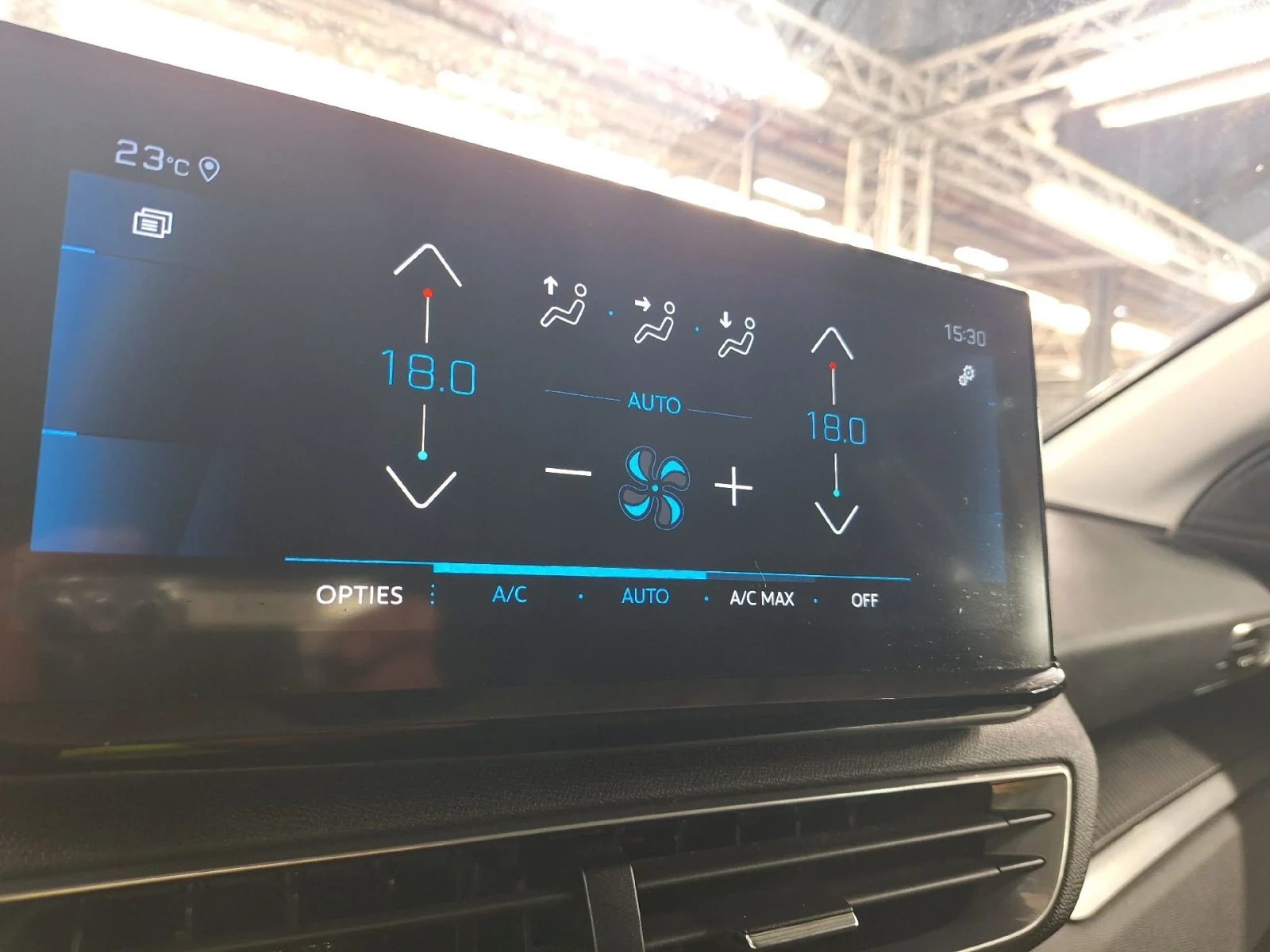 Peugeot 3008 1.5BHDi ALLURE LEATHER NAVI LED, снимка 15 - Автомобили и джипове - 56206305