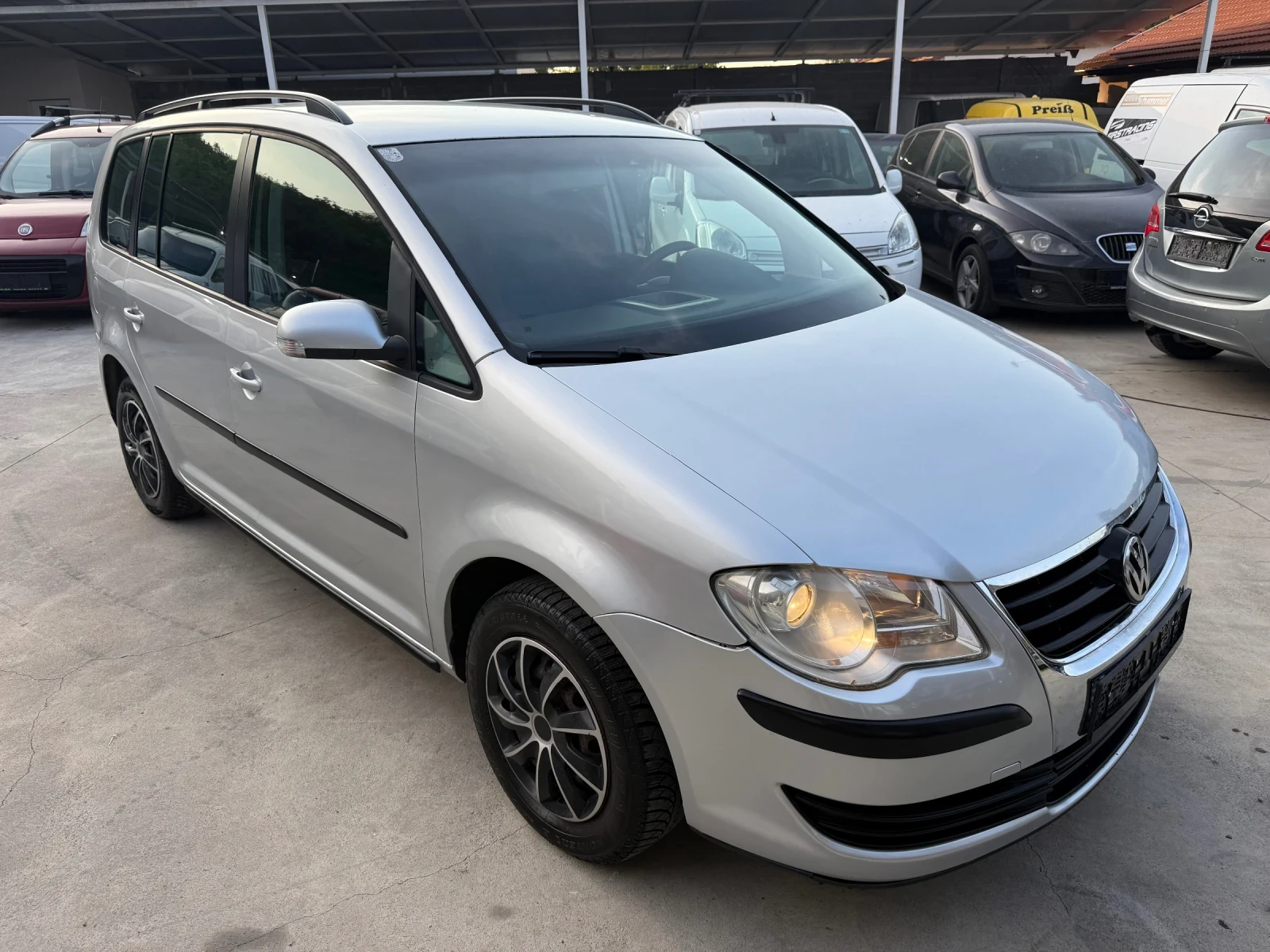 VW Touran 1.9TDI ЛИЗИНГ 2 БРОЯ , снимка 3 - Автомобили и джипове - 56310702