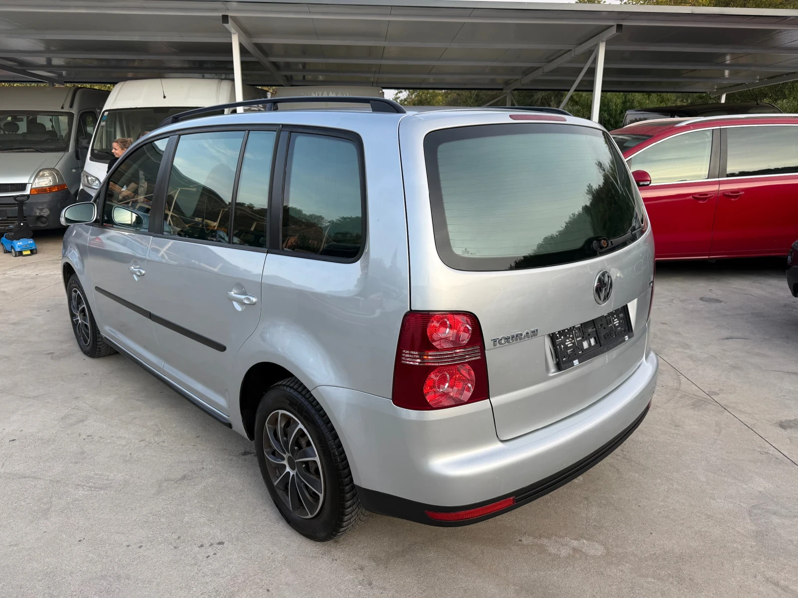 VW Touran 1.9TDI ЛИЗИНГ 2 БРОЯ , снимка 7 - Автомобили и джипове - 56310702