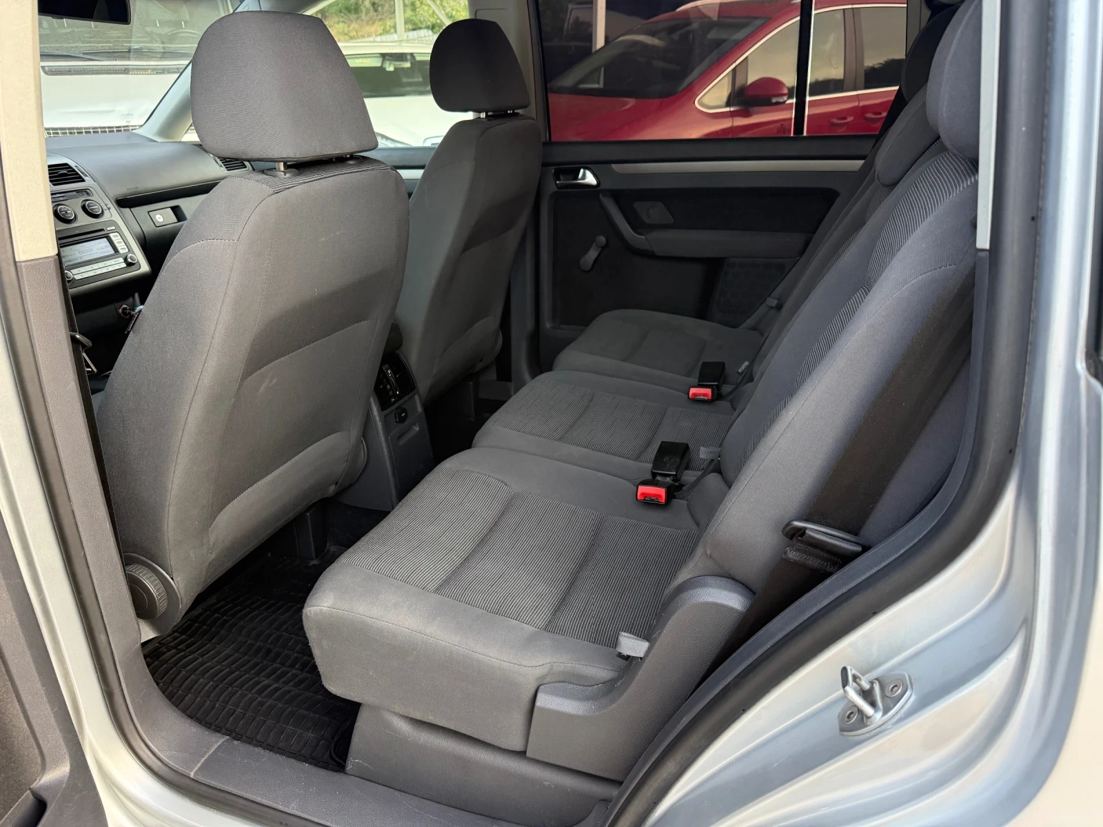 VW Touran 1.9TDI ЛИЗИНГ 2 БРОЯ , снимка 13 - Автомобили и джипове - 56310702