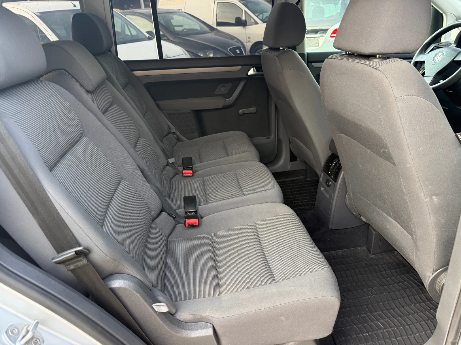 VW Touran 1.9TDI ЛИЗИНГ 2 БРОЯ , снимка 12 - Автомобили и джипове - 56310702