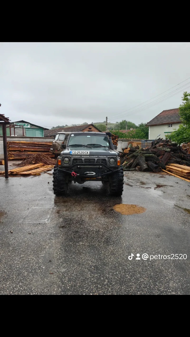 Nissan Patrol, снимка 1 - Автомобили и джипове - 47908451