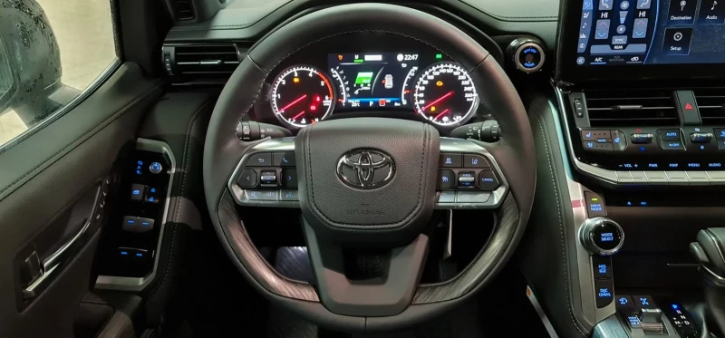 Toyota Land cruiser НОВ!LC300/70thANV/303HP/360/NAVI/DIGITAL/4X4/844V, снимка 9 - Автомобили и джипове - 53008361