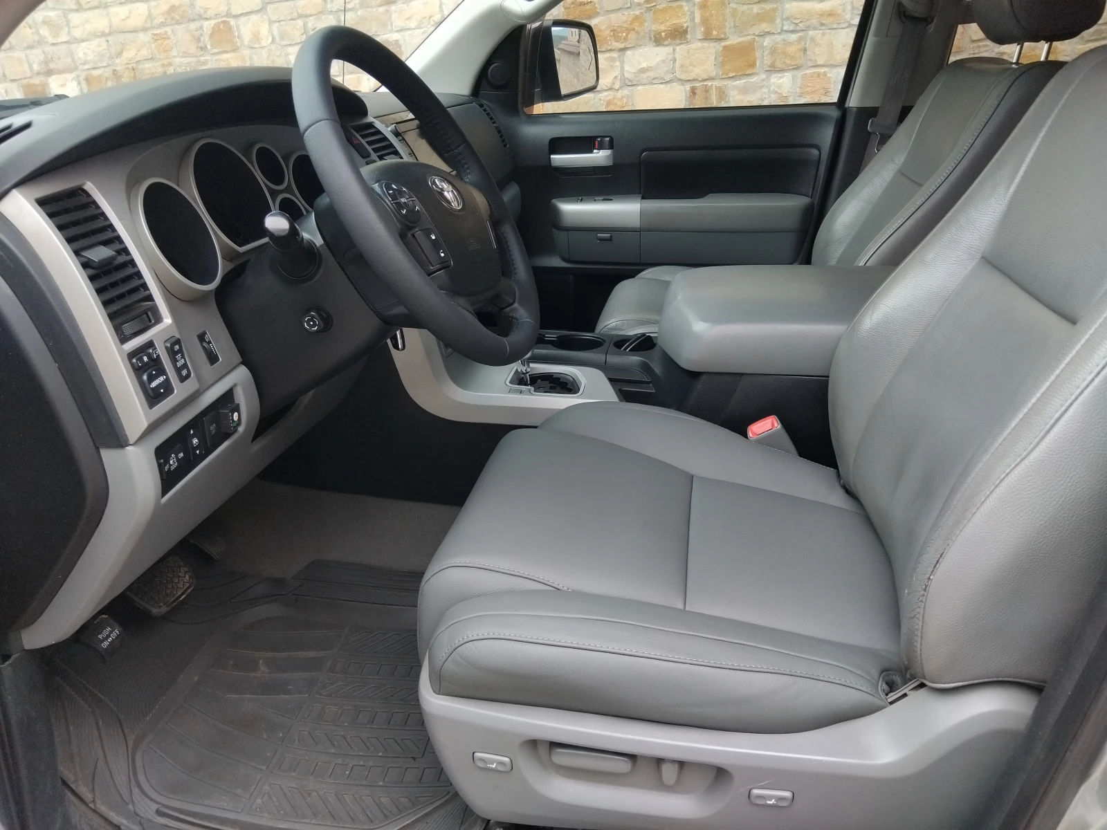 Toyota Tundra 5, 7 iForce 4x4 LIMITED - изображение 8