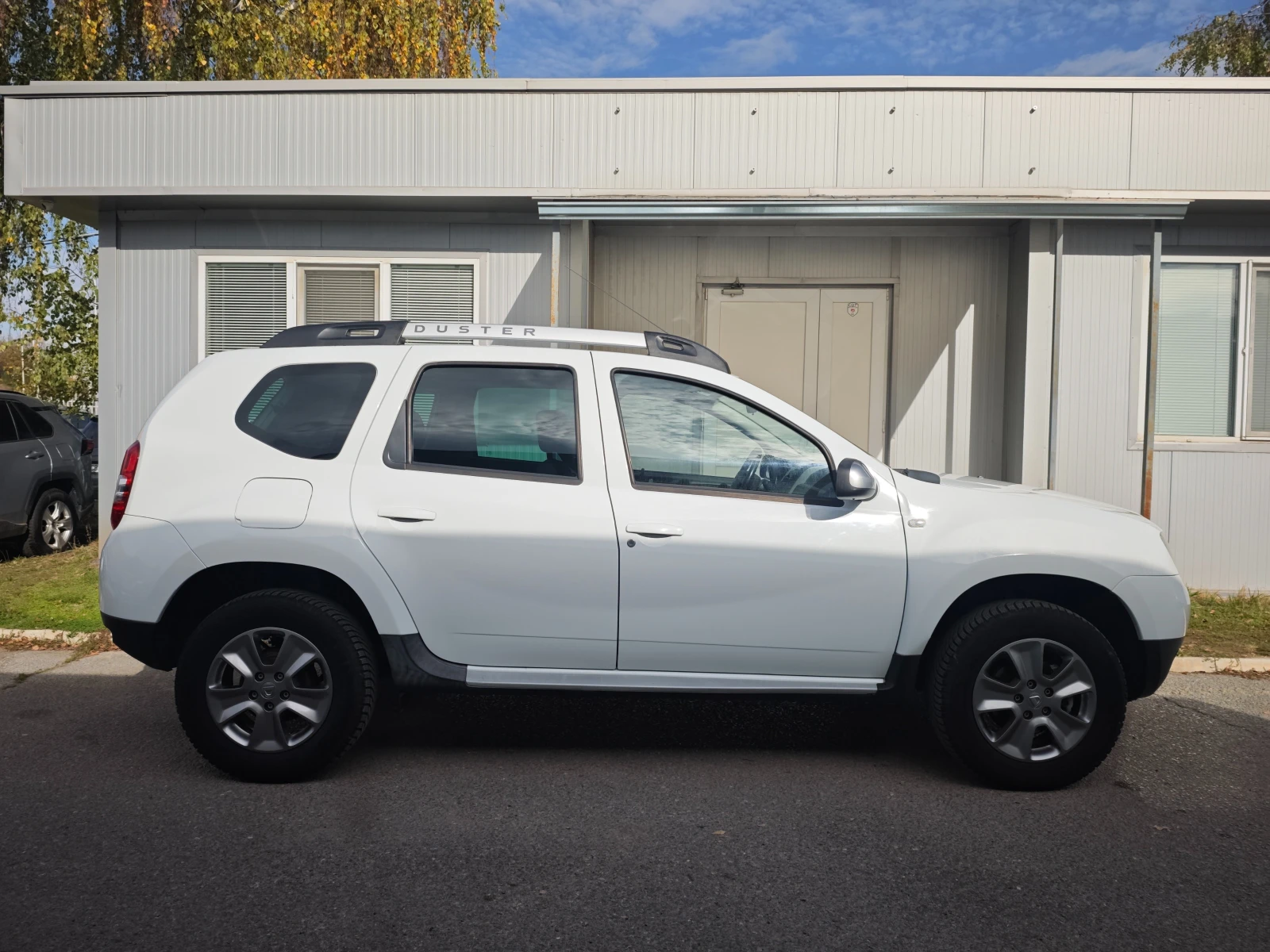 Dacia Duster 1.6 4X4 Navi - изображение 6