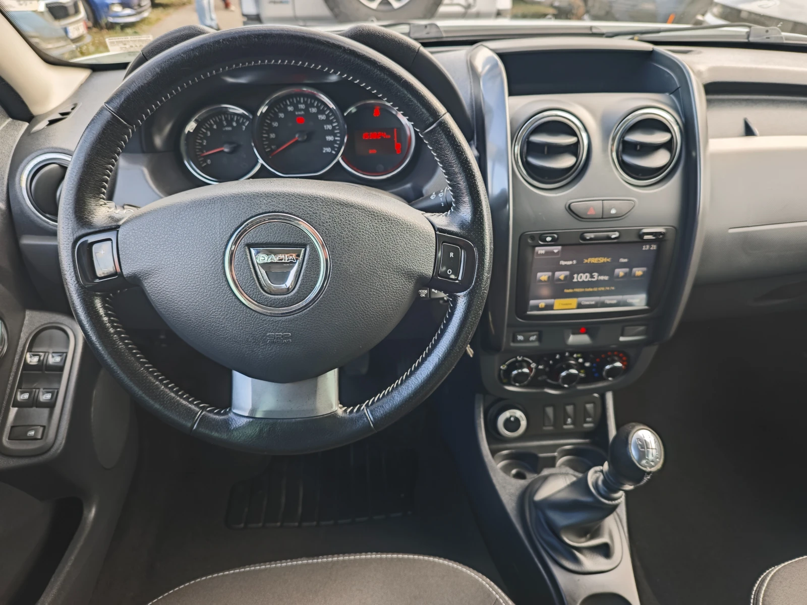 Dacia Duster 1.6 4X4 Navi - изображение 8