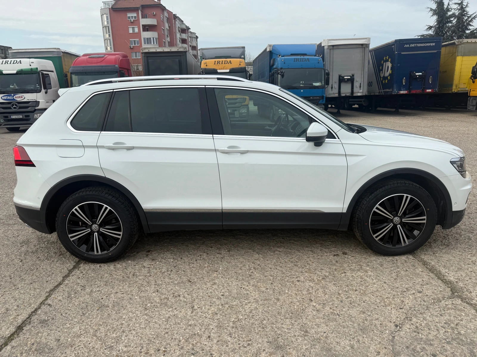 VW Tiguan 2.0 TDI, снимка 4 - Автомобили и джипове - 53851551