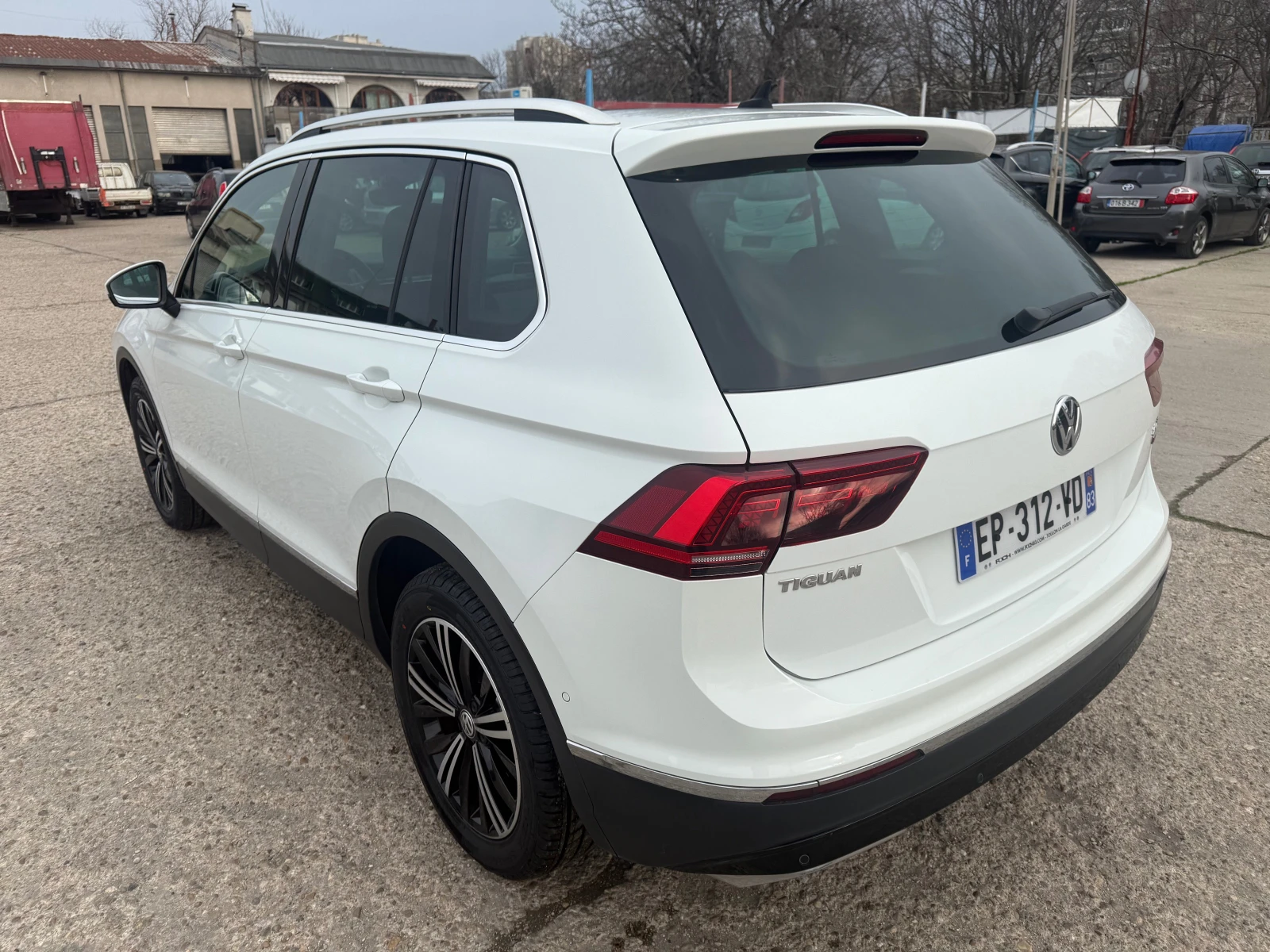 VW Tiguan 2.0 TDI, снимка 6 - Автомобили и джипове - 53851551