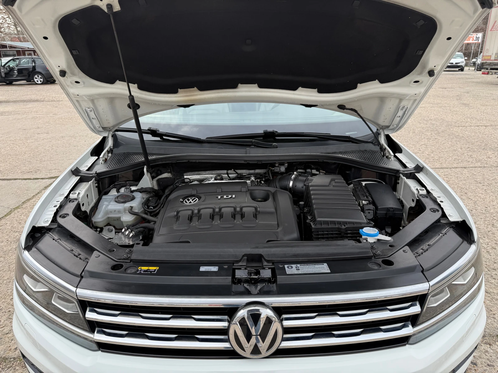 VW Tiguan 2.0 TDI, снимка 16 - Автомобили и джипове - 53851551