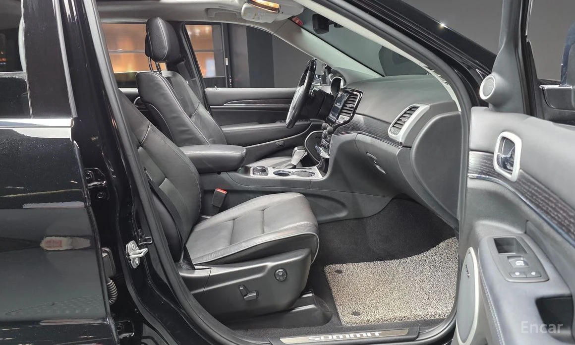 Jeep Grand cherokee SUMMIT* HARMAN* DISTRONIC* ПАНОРАМА* ОБДУХВАНЕ, снимка 8 - Автомобили и джипове - 54227455