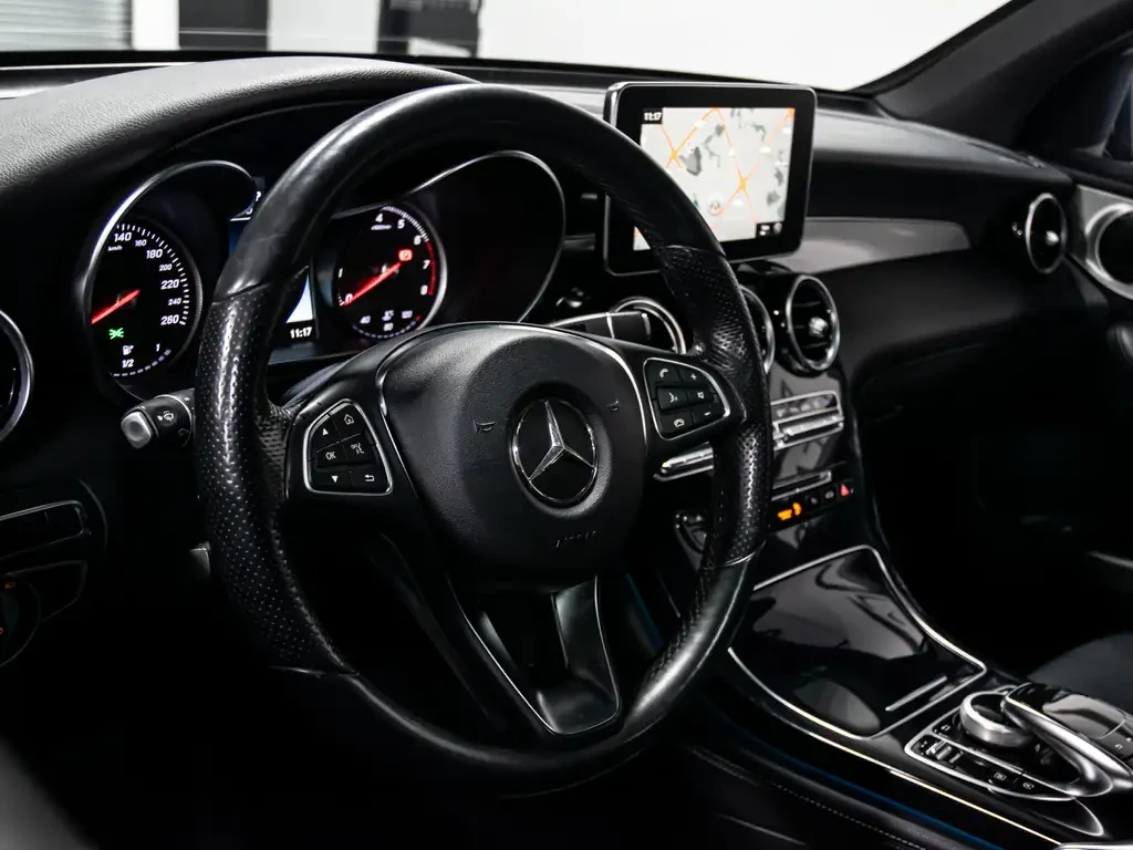 Mercedes-Benz GLC 300 4MATIC, снимка 11 - Автомобили и джипове - 55009150