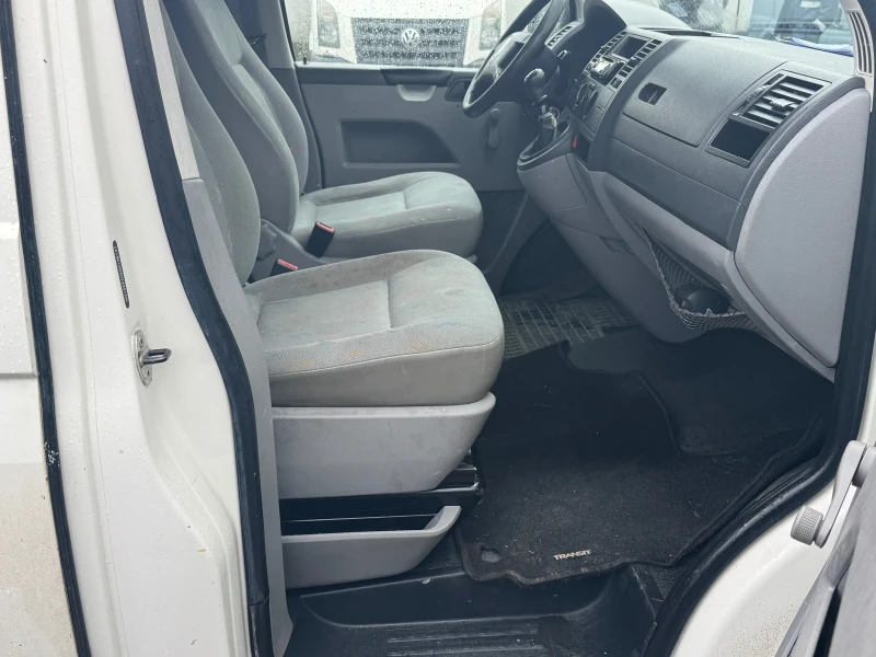 VW T5 1.9 TDI 105 p.s. Климатик, снимка 10 - Бусове и автобуси - 52370667
