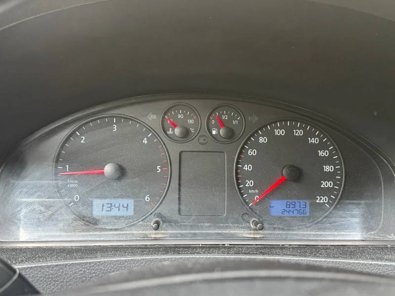 VW T5 1.9 TDI 105 p.s. Климатик, снимка 11 - Бусове и автобуси - 52370667