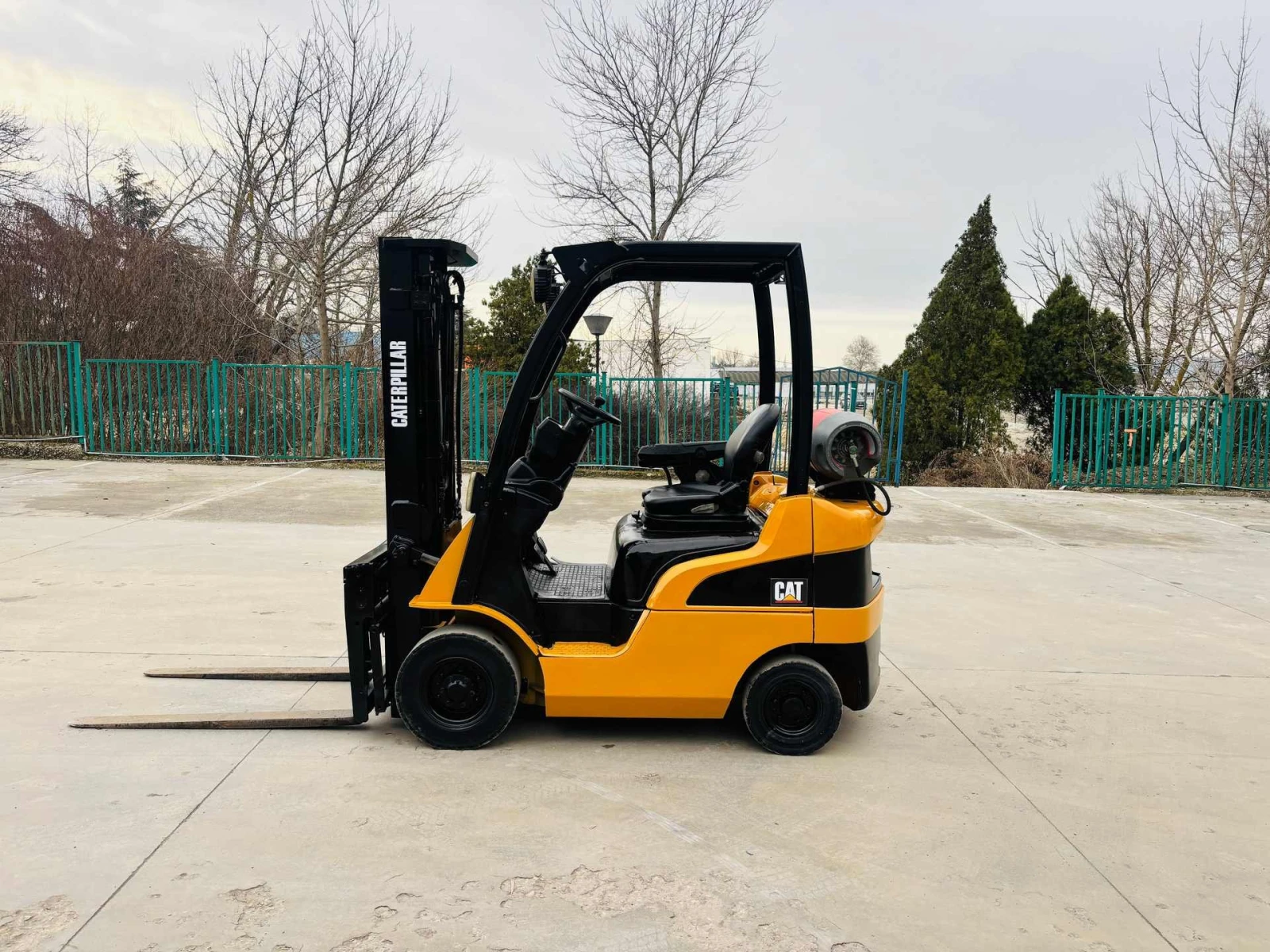 ������� Cat ������� ���������� � ������� ���������� | Mobile.bg � ����������� 1