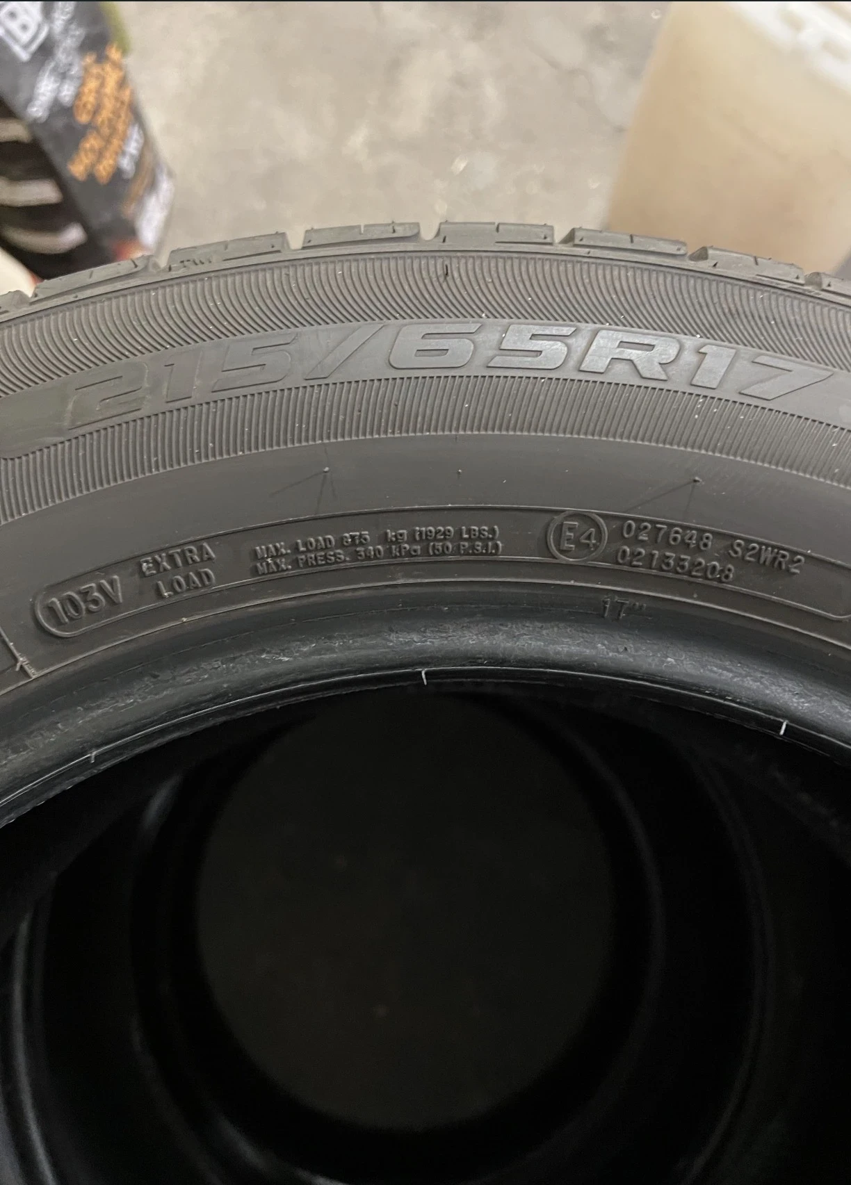 Гуми Летни 215/65R17, снимка 4 - Гуми и джанти - 54019647