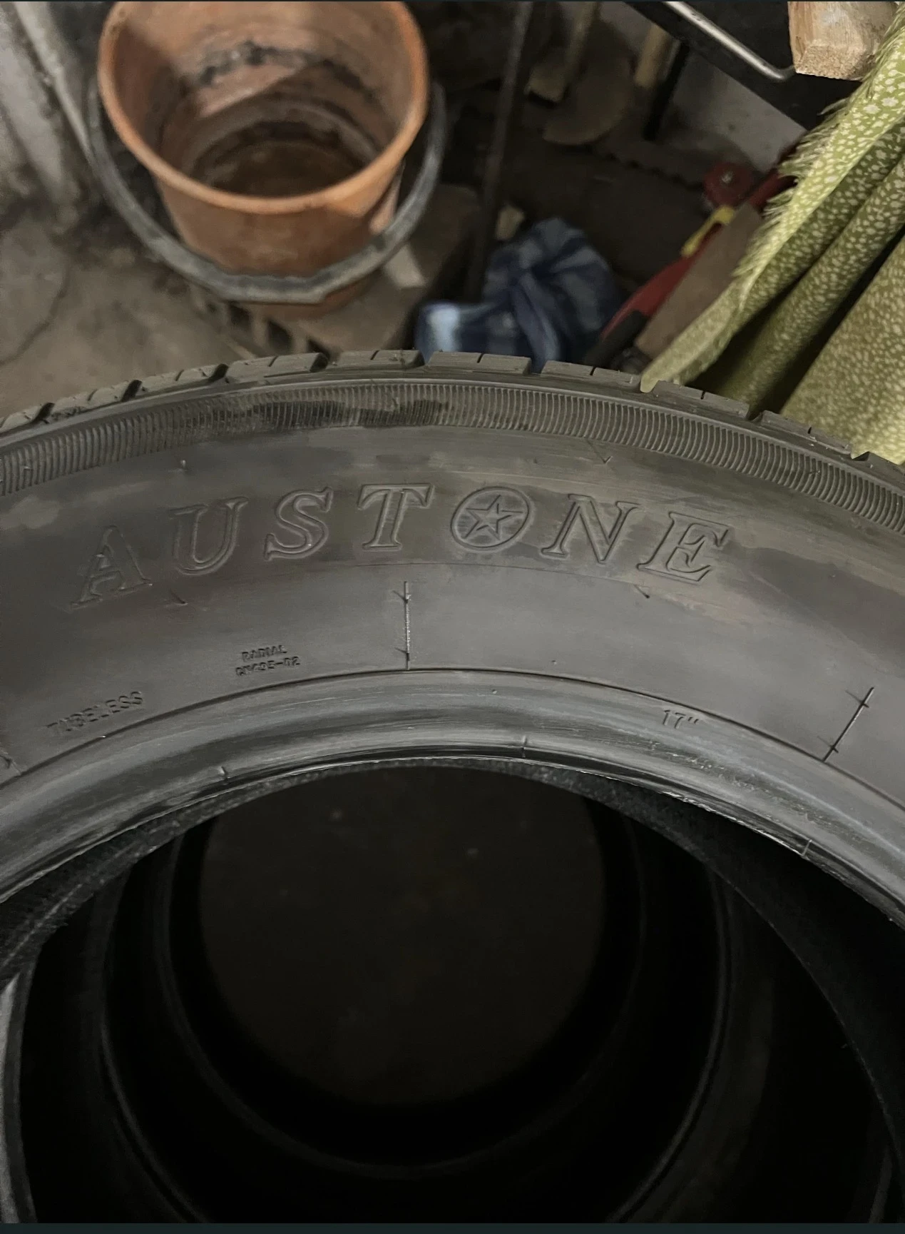 Гуми Летни 215/65R17, снимка 3 - Гуми и джанти - 54019647