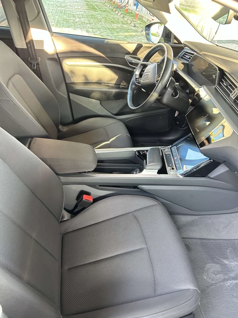 Audi E-Tron, снимка 8 - Автомобили и джипове - 52736340