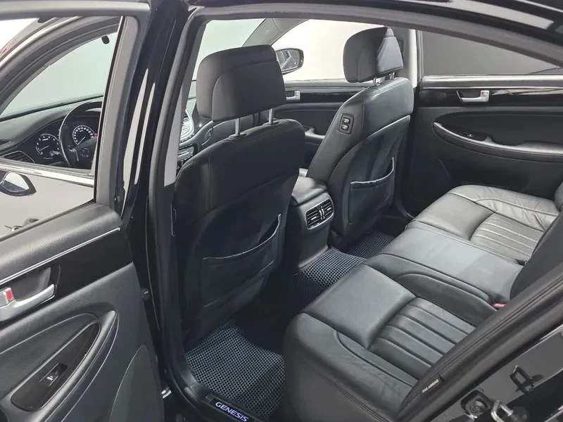 Hyundai Genesis 3.3, снимка 17 - Автомобили и джипове - 54618153