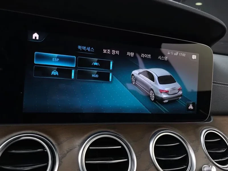 Mercedes-Benz E 300 E 4Matic Exclusive, снимка 15 - Автомобили и джипове - 56093562