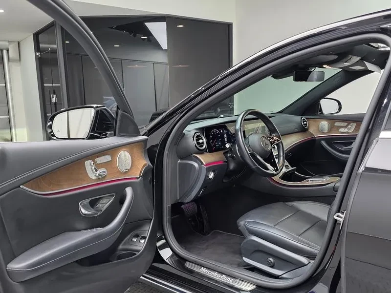 Mercedes-Benz E 300 E 4Matic Exclusive, снимка 10 - Автомобили и джипове - 56093562